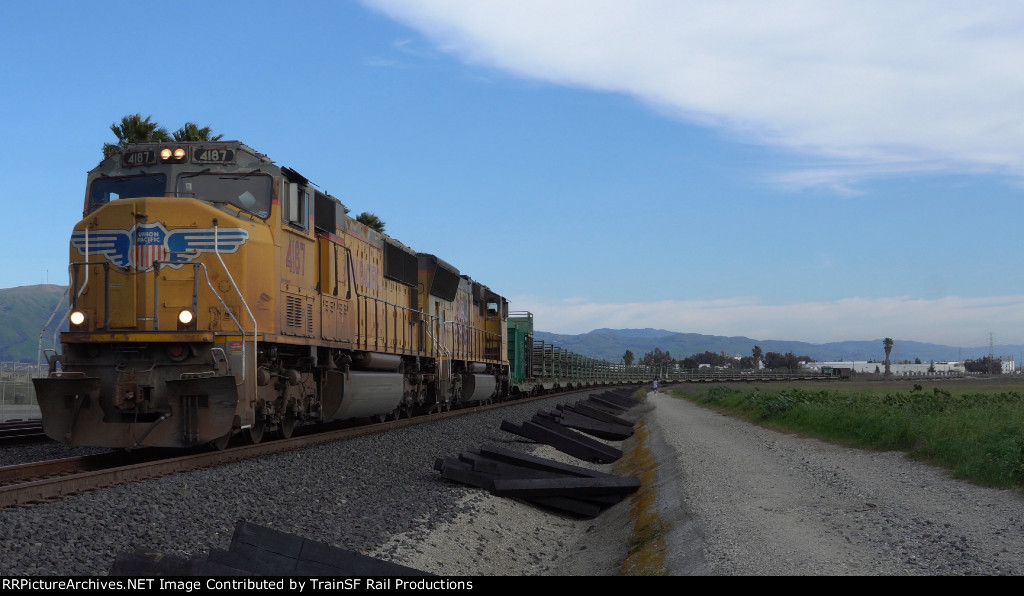 UP 4187 Leads a Rail Train